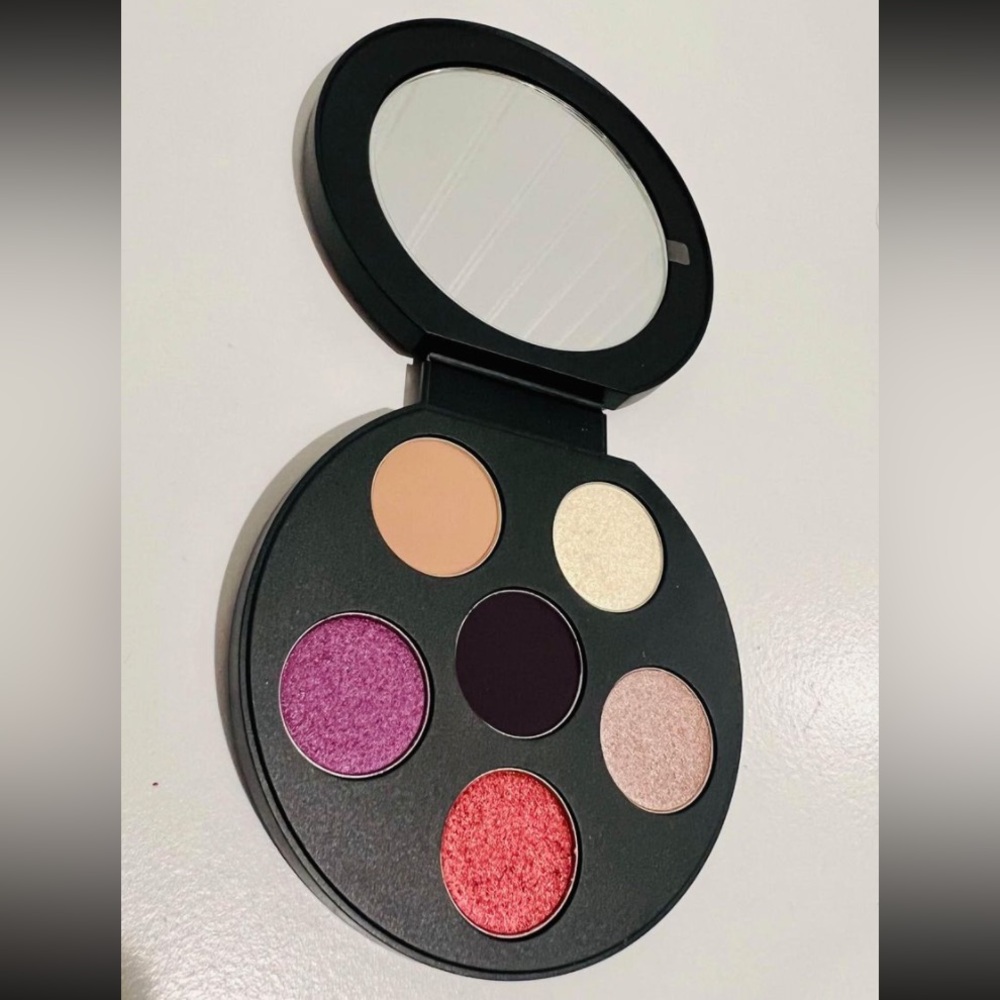 MAC Cosmetics Surprise Eyes Eye Shadow